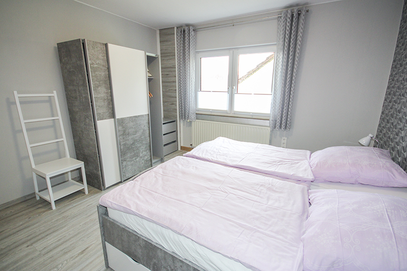 ferienwohnung-franni-homberg-nordhessen-schwalm-eder-kreis-schlafzimmer-2-bild2.3.67260f0c31835